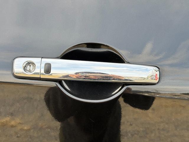 エルグランド ２５０ハイウェイスター　ＥＴＣ　全周囲カメラ　ナビ　ＴＶ　クリアランスソナー　両側電動スライドドア　オートライト　ＨＩＤ　スマートキー　電動格納ミラー　３列シート　ＣＶＴ　アルミホイール　ＣＤ　ミュージックプレイヤー接続可（21枚目）