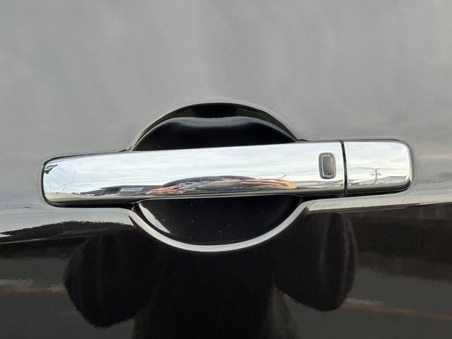 エルグランド ２５０ハイウェイスター　ＥＴＣ　全周囲カメラ　ナビ　ＴＶ　クリアランスソナー　両側電動スライドドア　オートライト　ＨＩＤ　スマートキー　電動格納ミラー　３列シート　ＣＶＴ　アルミホイール　ＣＤ　ミュージックプレイヤー接続可（26枚目）