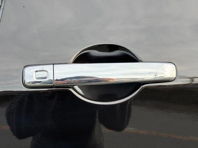 エルグランド ２５０ハイウェイスター　ＥＴＣ　全周囲カメラ　ナビ　ＴＶ　クリアランスソナー　両側電動スライドドア　オートライト　ＨＩＤ　スマートキー　電動格納ミラー　３列シート　ＣＶＴ　アルミホイール　ＣＤ　ミュージックプレイヤー接続可（27枚目）