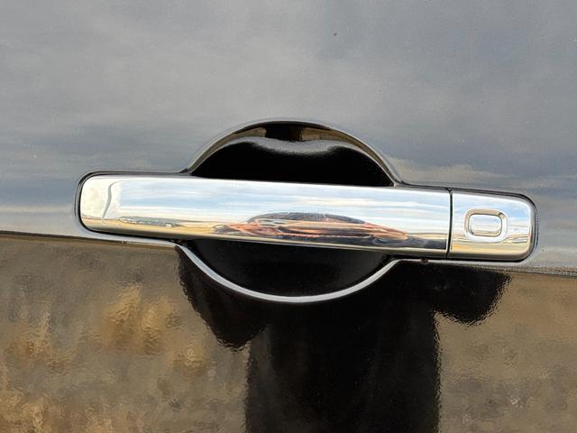 エルグランド ２５０ハイウェイスター　ＥＴＣ　全周囲カメラ　ナビ　ＴＶ　クリアランスソナー　両側電動スライドドア　オートライト　ＨＩＤ　スマートキー　電動格納ミラー　３列シート　ＣＶＴ　アルミホイール　ＣＤ　ミュージックプレイヤー接続可（29枚目）