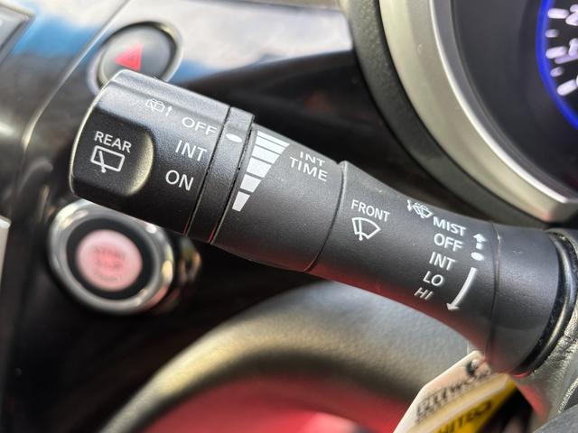 エルグランド ２５０ハイウェイスター　ＥＴＣ　全周囲カメラ　ナビ　ＴＶ　クリアランスソナー　両側電動スライドドア　オートライト　ＨＩＤ　スマートキー　電動格納ミラー　３列シート　ＣＶＴ　アルミホイール　ＣＤ　ミュージックプレイヤー接続可（30枚目）