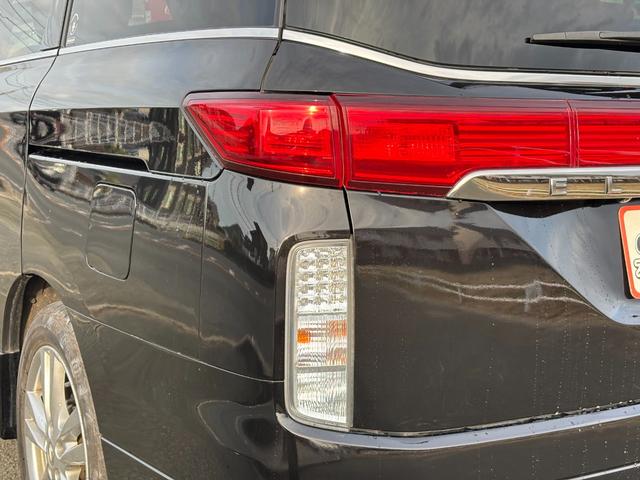 エルグランド ２５０ハイウェイスター　ＥＴＣ　全周囲カメラ　ナビ　ＴＶ　クリアランスソナー　両側電動スライドドア　オートライト　ＨＩＤ　スマートキー　電動格納ミラー　３列シート　ＣＶＴ　アルミホイール　ＣＤ　ミュージックプレイヤー接続可（37枚目）