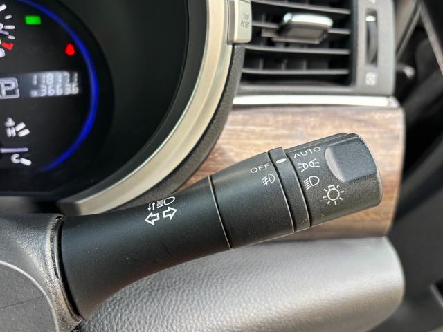 エルグランド ２５０ハイウェイスター　ＥＴＣ　全周囲カメラ　ナビ　ＴＶ　クリアランスソナー　両側電動スライドドア　オートライト　ＨＩＤ　スマートキー　電動格納ミラー　３列シート　ＣＶＴ　アルミホイール　ＣＤ　ミュージックプレイヤー接続可（38枚目）