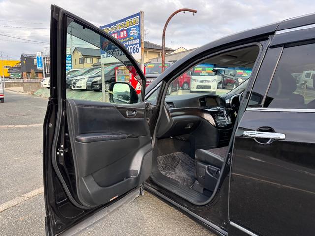 エルグランド ２５０ハイウェイスター　ＥＴＣ　全周囲カメラ　ナビ　ＴＶ　クリアランスソナー　両側電動スライドドア　オートライト　ＨＩＤ　スマートキー　電動格納ミラー　３列シート　ＣＶＴ　アルミホイール　ＣＤ　ミュージックプレイヤー接続可（51枚目）