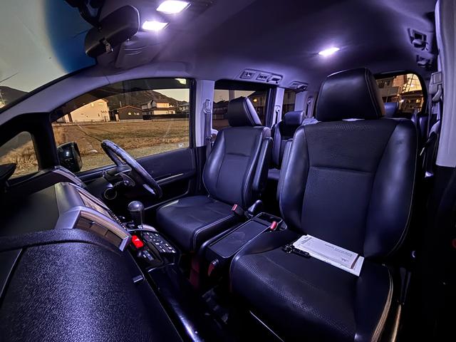 ステップワゴンスパーダ Z クールスピリット ETC バックカメラ ナビ TV オートクルーズコントロール 両側電動スライドドア オートライト HID アイドリングストップ 電動格納ミラー 3列シート CVT アルミホイール CD DVD再生(37枚目)