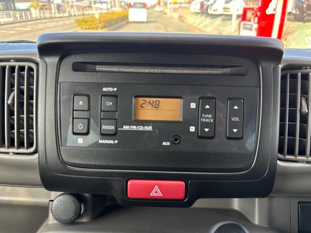 エブリイ ＰＣリミテッド　両側スライドドア　キーレスエントリー　電動格納ミラー　ＡＴ　盗難防止システム　ＡＢＳ　ＣＤ　ミュージックプレイヤー接続可　アルミホイール　衝突安全ボディ　エアコン　パワーステアリング　パワーウィンドウ（4枚目）