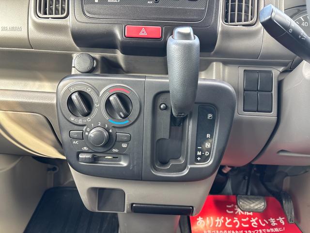 エブリイ ＰＣリミテッド　両側スライドドア　キーレスエントリー　電動格納ミラー　ＡＴ　盗難防止システム　ＡＢＳ　ＣＤ　ミュージックプレイヤー接続可　アルミホイール　衝突安全ボディ　エアコン　パワーステアリング　パワーウィンドウ（5枚目）