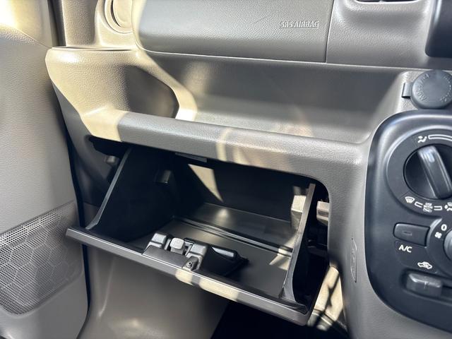 エブリイ ＰＣリミテッド　両側スライドドア　キーレスエントリー　電動格納ミラー　ＡＴ　盗難防止システム　ＡＢＳ　ＣＤ　ミュージックプレイヤー接続可　アルミホイール　衝突安全ボディ　エアコン　パワーステアリング　パワーウィンドウ（7枚目）