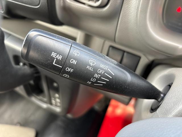 エブリイ ＰＣリミテッド　両側スライドドア　キーレスエントリー　電動格納ミラー　ＡＴ　盗難防止システム　ＡＢＳ　ＣＤ　ミュージックプレイヤー接続可　アルミホイール　衝突安全ボディ　エアコン　パワーステアリング　パワーウィンドウ（8枚目）