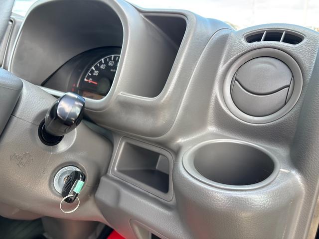 エブリイ ＰＣリミテッド　両側スライドドア　キーレスエントリー　電動格納ミラー　ＡＴ　盗難防止システム　ＡＢＳ　ＣＤ　ミュージックプレイヤー接続可　アルミホイール　衝突安全ボディ　エアコン　パワーステアリング　パワーウィンドウ（32枚目）