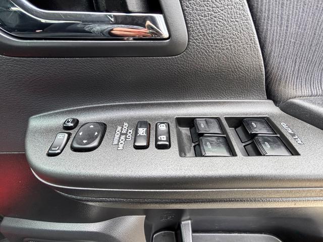 �p���[�E�B���h�E�̃X�C�b�`�ł���B�^�]�Ȃɋ��Ȃ��瑋���J���߂̃R���g���[���ł��܂���B