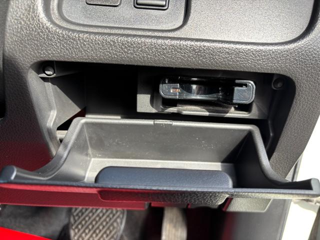 セレナ ハイウェイスター　Ｓ－ハイブリッド　ＥＴＣ　バックカメラ　ナビ　ＴＶ　オートクルーズコントロール　レーンアシスト　衝突被害軽減システム　両側電動スライドドア　オートライト　スマートキー　アイドリングストップ　電動格納ミラー　後席モニター（8枚目）