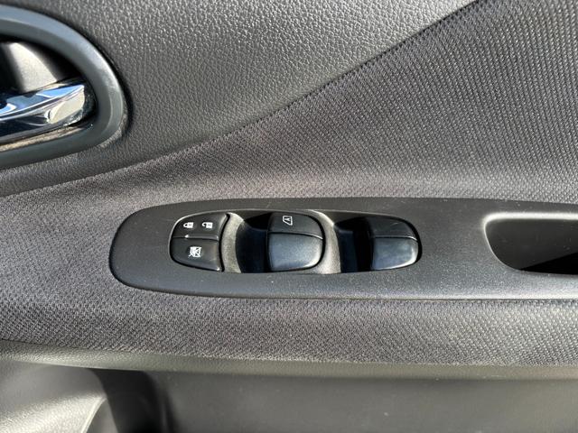 セレナ ハイウェイスター　Ｓ－ハイブリッド　ＥＴＣ　バックカメラ　ナビ　ＴＶ　オートクルーズコントロール　レーンアシスト　衝突被害軽減システム　両側電動スライドドア　オートライト　スマートキー　アイドリングストップ　電動格納ミラー　後席モニター（11枚目）