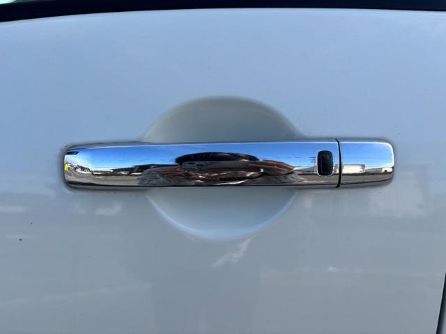 セレナ ハイウェイスター　Ｓ－ハイブリッド　ＥＴＣ　バックカメラ　ナビ　ＴＶ　オートクルーズコントロール　レーンアシスト　衝突被害軽減システム　両側電動スライドドア　オートライト　スマートキー　アイドリングストップ　電動格納ミラー　後席モニター（32枚目）