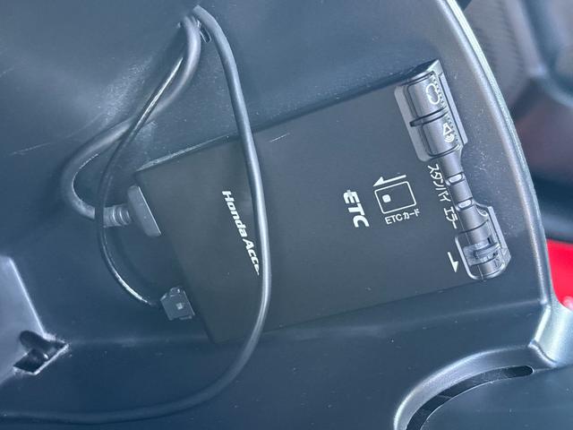 フリード Ｇ　ジャストセレクション　ＥＴＣ　バックカメラ　ナビ　ＴＶ　両側スライド・片側電動　スマートキー　電動格納ミラー　３列シート　ウォークスルー　ＣＶＴ　ＣＤ　ＤＶＤ再生　ＵＳＢ　盗難防止システム　衝突安全ボディ　ＡＢＳ　ＥＳＣ（10枚目）