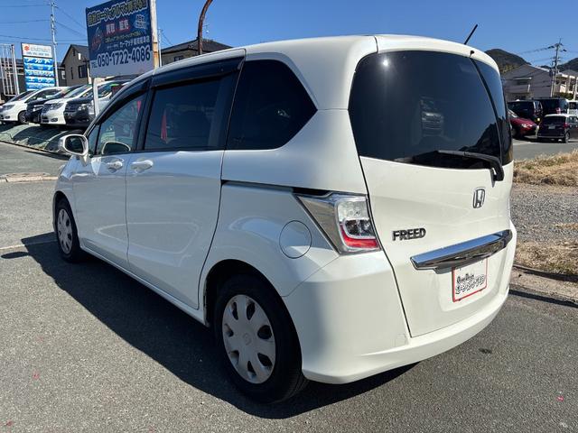 フリード Ｇ　ジャストセレクション　ＥＴＣ　バックカメラ　ナビ　ＴＶ　両側スライド・片側電動　スマートキー　電動格納ミラー　３列シート　ウォークスルー　ＣＶＴ　ＣＤ　ＤＶＤ再生　ＵＳＢ　盗難防止システム　衝突安全ボディ　ＡＢＳ　ＥＳＣ（16枚目）