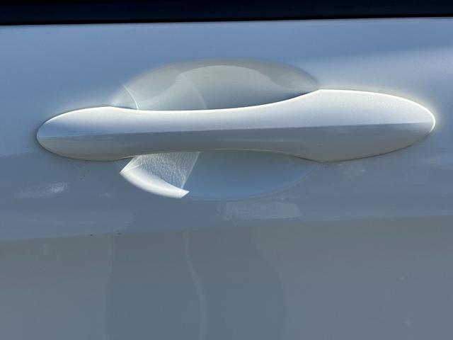 フリード Ｇ　ジャストセレクション　ＥＴＣ　バックカメラ　ナビ　ＴＶ　両側スライド・片側電動　スマートキー　電動格納ミラー　３列シート　ウォークスルー　ＣＶＴ　ＣＤ　ＤＶＤ再生　ＵＳＢ　盗難防止システム　衝突安全ボディ　ＡＢＳ　ＥＳＣ（24枚目）