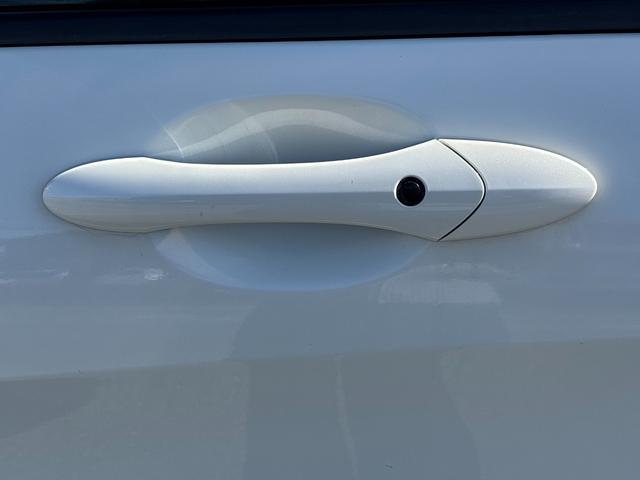 フリード Ｇ　ジャストセレクション　ＥＴＣ　バックカメラ　ナビ　ＴＶ　両側スライド・片側電動　スマートキー　電動格納ミラー　３列シート　ウォークスルー　ＣＶＴ　ＣＤ　ＤＶＤ再生　ＵＳＢ　盗難防止システム　衝突安全ボディ　ＡＢＳ　ＥＳＣ（25枚目）