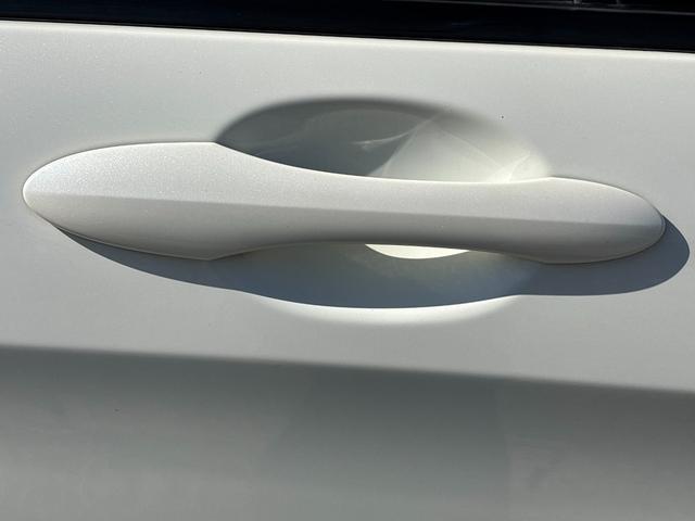 フリード Ｇ　ジャストセレクション　ＥＴＣ　バックカメラ　ナビ　ＴＶ　両側スライド・片側電動　スマートキー　電動格納ミラー　３列シート　ウォークスルー　ＣＶＴ　ＣＤ　ＤＶＤ再生　ＵＳＢ　盗難防止システム　衝突安全ボディ　ＡＢＳ　ＥＳＣ（27枚目）