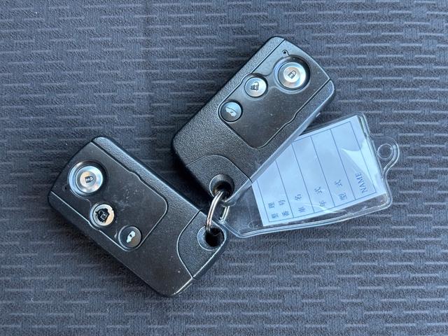 フリード Ｇ　ジャストセレクション　ＥＴＣ　バックカメラ　ナビ　ＴＶ　両側スライド・片側電動　スマートキー　電動格納ミラー　３列シート　ウォークスルー　ＣＶＴ　ＣＤ　ＤＶＤ再生　ＵＳＢ　盗難防止システム　衝突安全ボディ　ＡＢＳ　ＥＳＣ（32枚目）