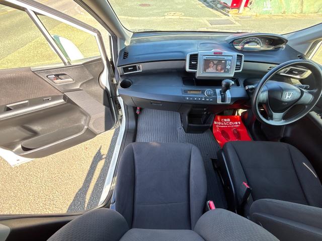 フリード Ｇ　ジャストセレクション　ＥＴＣ　バックカメラ　ナビ　ＴＶ　両側スライド・片側電動　スマートキー　電動格納ミラー　３列シート　ウォークスルー　ＣＶＴ　ＣＤ　ＤＶＤ再生　ＵＳＢ　盗難防止システム　衝突安全ボディ　ＡＢＳ　ＥＳＣ（33枚目）