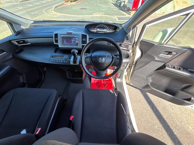 フリード Ｇ　ジャストセレクション　ＥＴＣ　バックカメラ　ナビ　ＴＶ　両側スライド・片側電動　スマートキー　電動格納ミラー　３列シート　ウォークスルー　ＣＶＴ　ＣＤ　ＤＶＤ再生　ＵＳＢ　盗難防止システム　衝突安全ボディ　ＡＢＳ　ＥＳＣ（34枚目）