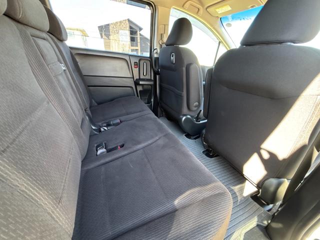 フリード Ｇ　ジャストセレクション　ＥＴＣ　バックカメラ　ナビ　ＴＶ　両側スライド・片側電動　スマートキー　電動格納ミラー　３列シート　ウォークスルー　ＣＶＴ　ＣＤ　ＤＶＤ再生　ＵＳＢ　盗難防止システム　衝突安全ボディ　ＡＢＳ　ＥＳＣ（42枚目）