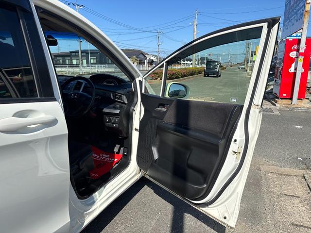 フリード Ｇ　ジャストセレクション　ＥＴＣ　バックカメラ　ナビ　ＴＶ　両側スライド・片側電動　スマートキー　電動格納ミラー　３列シート　ウォークスルー　ＣＶＴ　ＣＤ　ＤＶＤ再生　ＵＳＢ　盗難防止システム　衝突安全ボディ　ＡＢＳ　ＥＳＣ（47枚目）