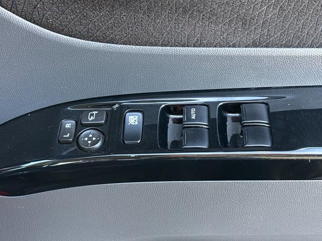 �p���[�E�B���h�E�̃X�C�b�`�ł���B�^�]�Ȃɋ��Ȃ��瑋���J���߂̃R���g���[���ł��܂���B