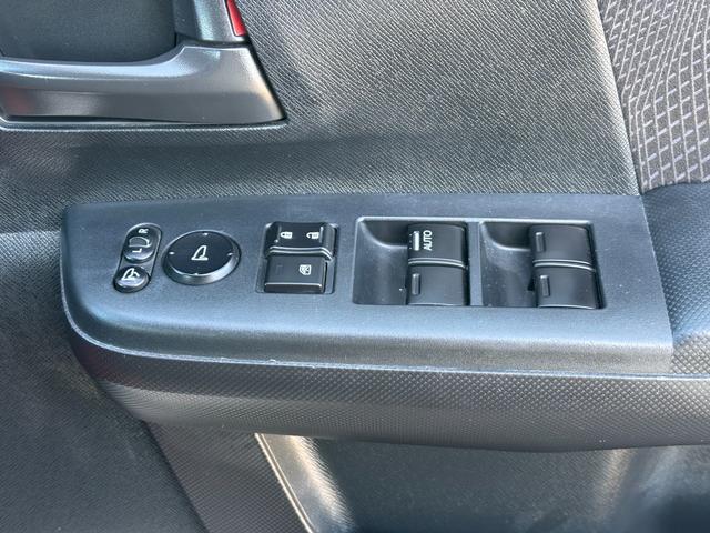 �p���[�E�B���h�E�̃X�C�b�`�ł���B�^�]�Ȃɋ��Ȃ��瑋���J���߂̃R���g���[���ł��܂���B