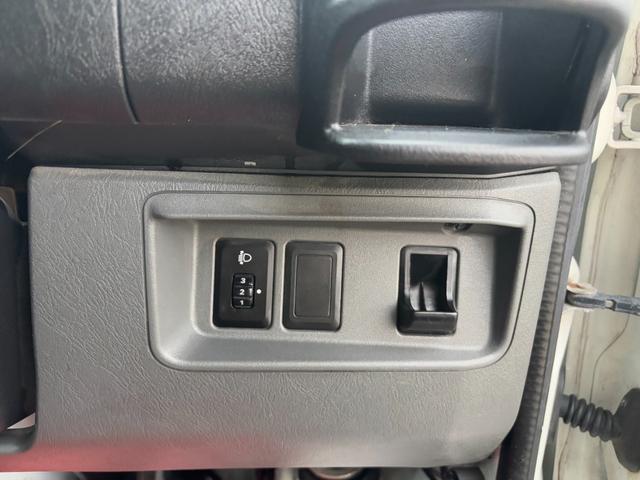 ミニキャブバン ＣＤ　軽バン　ＡＴ　両側スライドドア　アルミホイール　エアコン　運転席エアバッグ　助手席エアバッグ（9枚目）