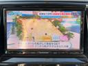 TV付きの車となっております。ドライブの合間の休憩中に気になる番組を見ることができます。