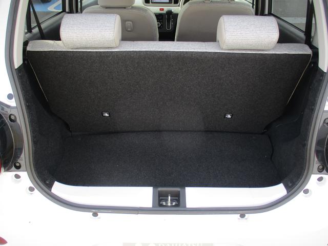 跳ね上げ式バックドアで雨降りでも濡れることなく荷物の載せ降ろしができます◎