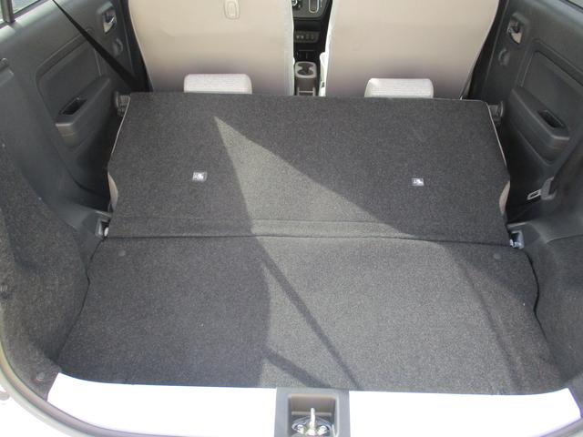 リヤシートを倒せば大きな荷物を載せられます◎