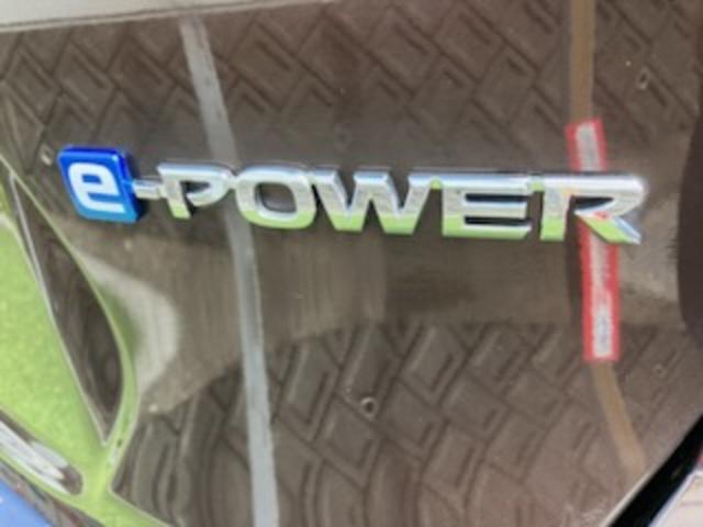 ノート ｅ－パワー　Ｘ　アラウンドビューモニター付ナビゲーション（Ｂｌｕｅｔｏｏｔｈ　ＤＶＤ　ＳＤ　フルセグＴＶ）　インテリジェントルームミラー　バックビューカメラ　ドライブレコーダー　アルミホイール　オートライト（37枚目）