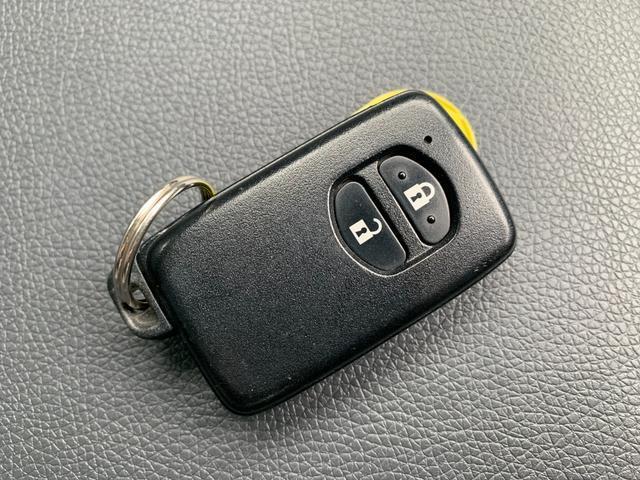 S LEDエディション デイライト付きフルエアロ シートカバー LEDライト コーナーセンサー 革巻きステアリング スマートキー 純正SDフルセグナビ 純正ビルトインETC(33枚目)