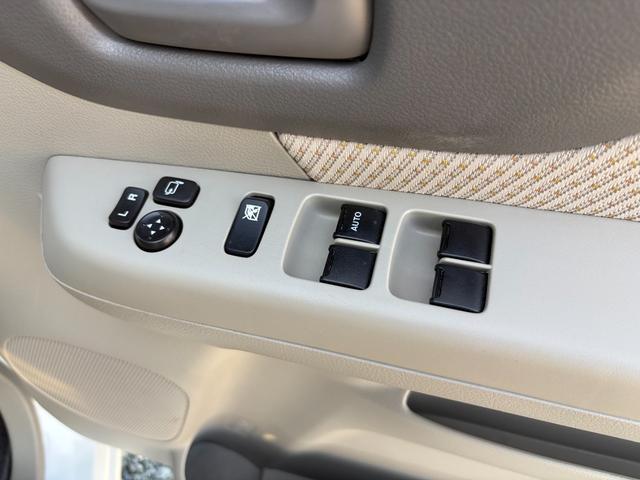 ★納車時にはオイル交換・エレメント交換を始めとしまして、ベルト類や足回りなど車内の電球まで、細かくチェックさせて頂きます。