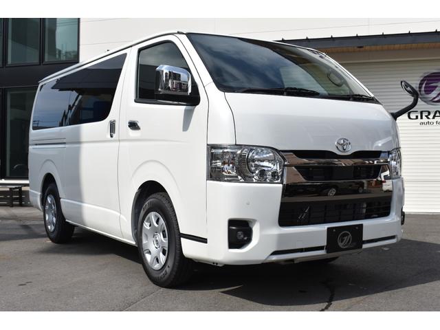 ハイエースバン スーパーＧＬ　ダークプライムＩＩ　未登録車／ディーゼル／ＬＥＤヘッドランプ／両側パワースライドドア／デジタルインナーミラー／パノラミックビューモニター／セーフティセンス／クリアランスソナー／パールホワイト／（3枚目）