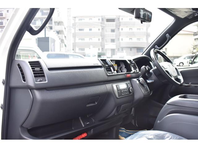 ハイエースバン スーパーＧＬ　ダークプライムＩＩ　４１５ＣＯＢＲＡ新車コンプリート　クリーンルックエアロ／Ｃ２サイドステップ／ステージ１リアバンパー／バッドラッカー　アルミホイール／プレステージＬＥＤテール／玄武ローダウン／ｂｙ２ボンネット（27枚目）