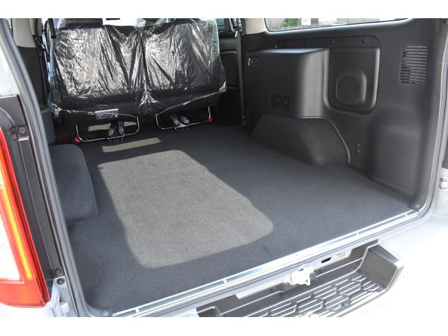 キャラバン ロンググランドプレミアムＧＸ　未登録新車／ステルスグレー／ワンタッチオートスライドドア／純正ＬＥＤヘッドライト／アラウンドビューモニター／ハーフレザーシート／デジタルインナーミラー／リア２分割シート／（22枚目）