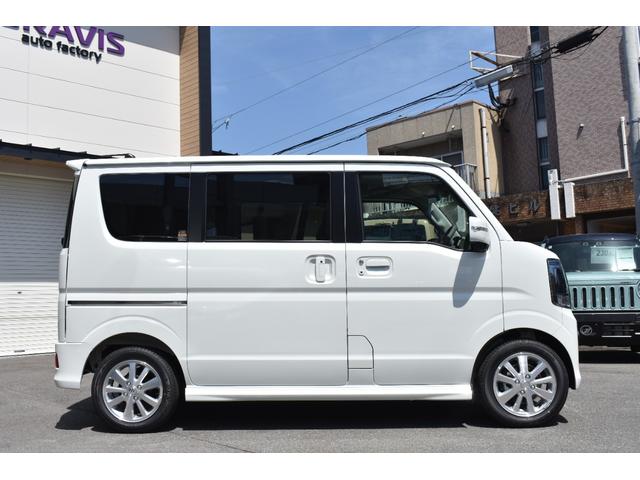 エブリイワゴン ＰＺターボスペシャル　届出済未使用車／パールホワイト／両側パワースライドドア／左側オートステップ／スマートキー／ＬＥＤヘッドランプ／純正１４ＡＷ／クリアランスソナー／本革巻きステアリング／標準ルーフ（12枚目）