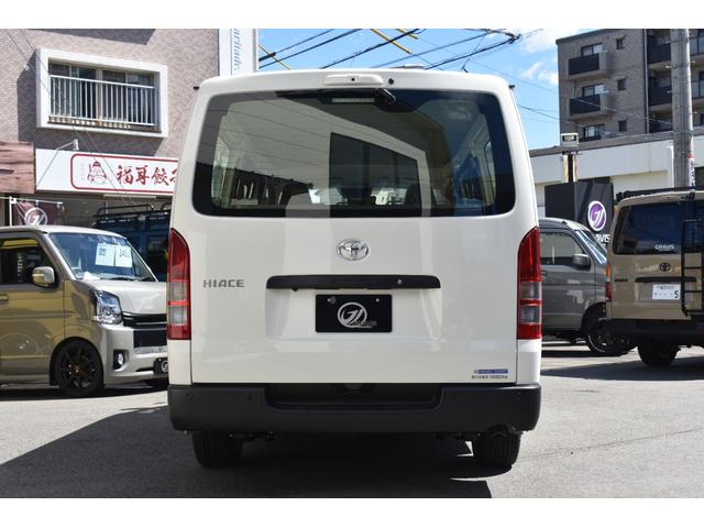ハイエースバン ロングＤＸ　未登録新車／ＥＳＳＥＸボンネット・フロントリップ・１６インチＡＷ／２．０インチローダウン／ＰＡＲＡＤＡホワイトレタータイヤ／パーツ新品取付／ＬＥＤヘッドライト／パノラマモニター／イージークローザー（7枚目）