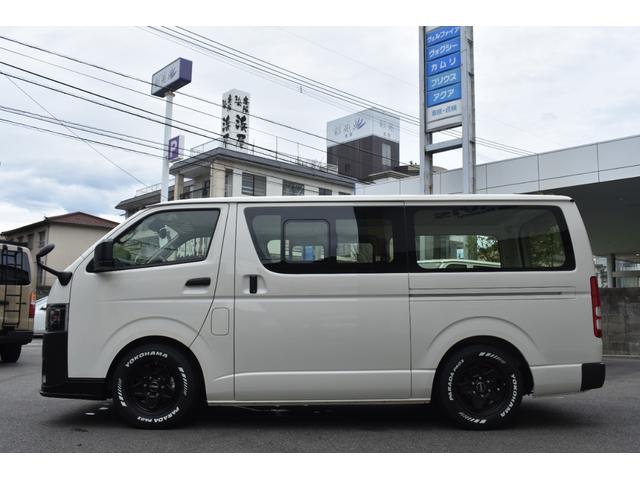 ハイエースバン ロングＤＸ　未登録新車／ＥＳＳＥＸボンネット・フロントリップ・１６インチＡＷ／２．０インチローダウン／ＰＡＲＡＤＡホワイトレタータイヤ／パーツ新品取付／ＬＥＤヘッドライト／パノラマモニター／イージークローザー（13枚目）