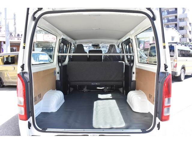 ハイエースバン ロングＤＸ　未登録新車／ＥＳＳＥＸボンネット・フロントリップ・１６インチＡＷ／２．０インチローダウン／ＰＡＲＡＤＡホワイトレタータイヤ／パーツ新品取付／ＬＥＤヘッドライト／パノラマモニター／イージークローザー（25枚目）