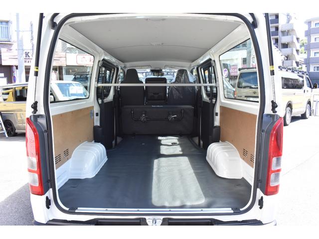 ハイエースバン ロングＤＸ　未登録新車／ＥＳＳＥＸボンネット・フロントリップ・１６インチＡＷ／２．０インチローダウン／ＰＡＲＡＤＡホワイトレタータイヤ／パーツ新品取付／ＬＥＤヘッドライト／パノラマモニター／イージークローザー（26枚目）