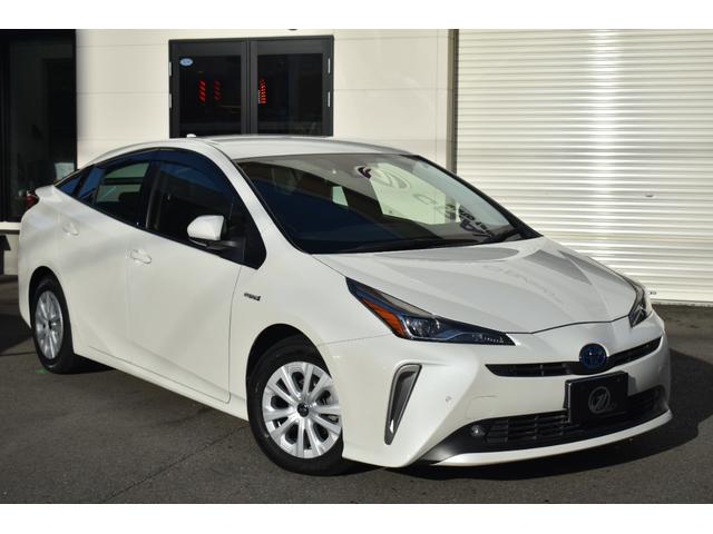 プリウス S 純正9インチナビ/フルセグTV/BTオーディオ/バックモニター/スマートキー/ビルトインETC/革巻きステアリング/LEDヘッドライト/セーフティセンス/純正15インチAW/(3枚目)