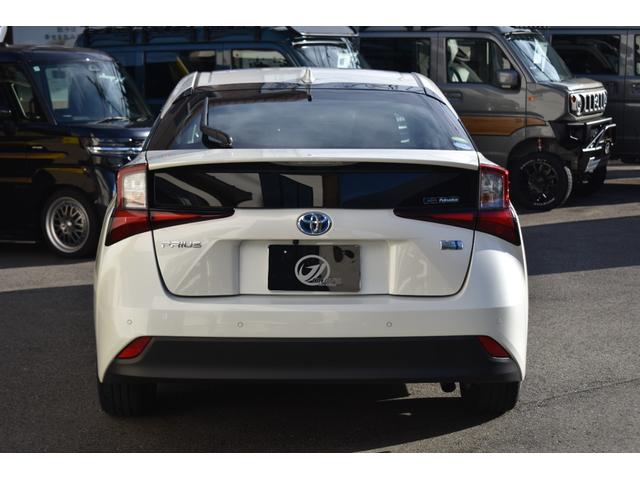 プリウス S 純正9インチナビ/フルセグTV/BTオーディオ/バックモニター/スマートキー/ビルトインETC/革巻きステアリング/LEDヘッドライト/セーフティセンス/純正15インチAW/(7枚目)