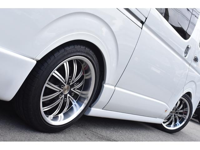 ハイエースバン スーパーＧＬ　ダークプライムＩＩ　ワンオーナー／禁煙車／イクリプスナビ／フルセグＴＶ／４１５ＣＯＢＲＡフルエアロ／２．０インチローダウン／シルクブレイズ１８ＡＷ／助手席エアバッグ／バックカメラ内蔵ジドウボウゲンミラー／小窓付き／（10枚目）