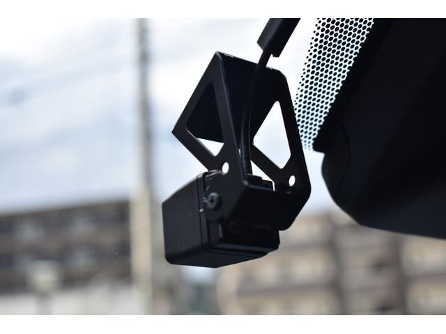 ハイエースバン スーパーＧＬ　ダークプライムＩＩ　ワンオーナー／禁煙車／イクリプスナビ／フルセグＴＶ／４１５ＣＯＢＲＡフルエアロ／２．０インチローダウン／シルクブレイズ１８ＡＷ／助手席エアバッグ／バックカメラ内蔵ジドウボウゲンミラー／小窓付き／（23枚目）