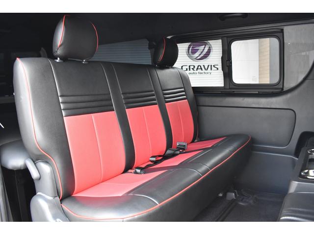 ハイエースバン スーパーＧＬ　ダークプライムＩＩ　ワンオーナー／禁煙車／イクリプスナビ／フルセグＴＶ／４１５ＣＯＢＲＡフルエアロ／２．０インチローダウン／シルクブレイズ１８ＡＷ／助手席エアバッグ／バックカメラ内蔵ジドウボウゲンミラー／小窓付き／（27枚目）